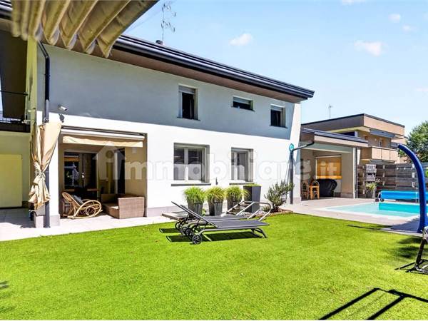 VILLA CON PISCINA E COLLINA PRIVATA Rif. CA-V01