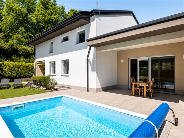 VILLA CON PISCINA E COLLINA PRIVATA Rif. CA-V01